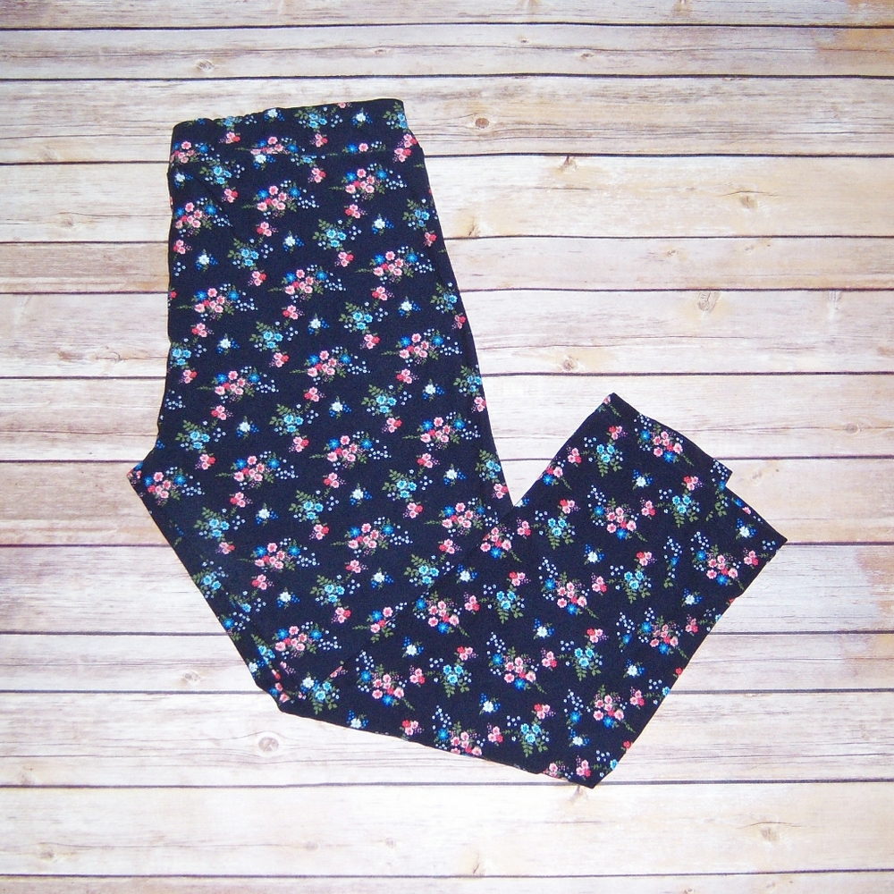 🔥Bundle 4 leggings, $2 each 🔥- Floral leggings